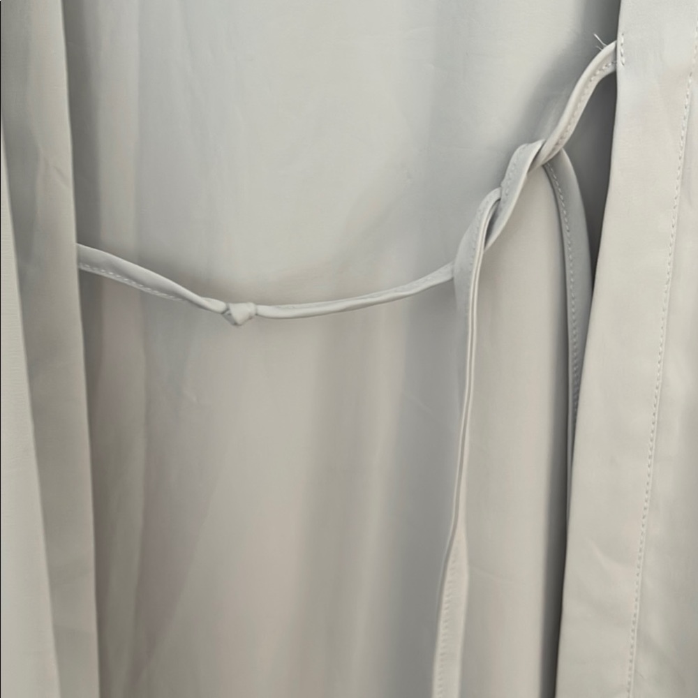 Gray Ruffled Sleeve Robe with V-Neck - Picture 4 of 5